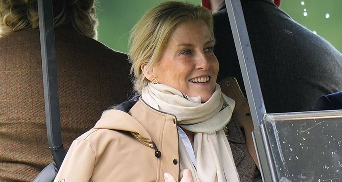 La duchesse frissonnante Sophie enfile 3 manteaux pour affronter le printemps à Windsor