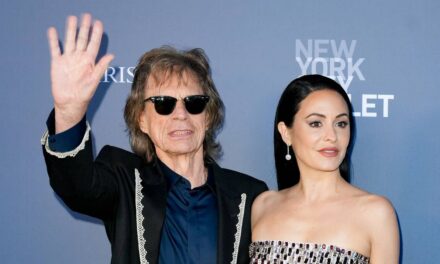 Mick Jagger, 81 ans, et Melanie Hamrick, 37 ans, volent la vedette dans une incroyable apparition sur le tapis rouge