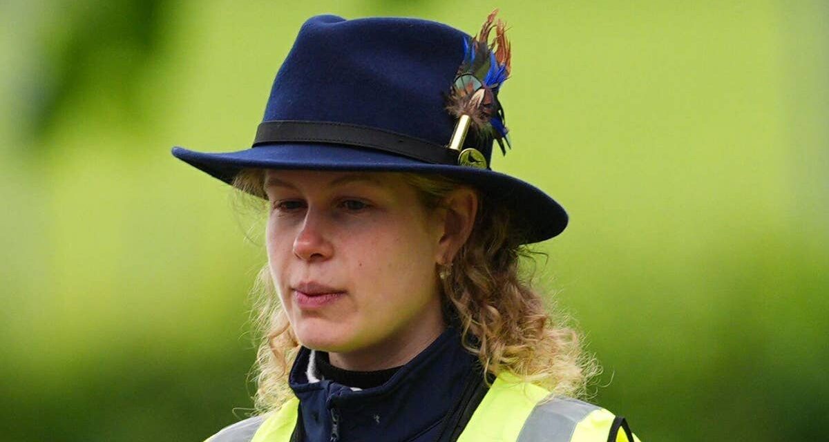 Lady Louise Windsor dirige le duc et la duchesse d&rsquo;Édimbourg lors d&rsquo;une rare apparition publique