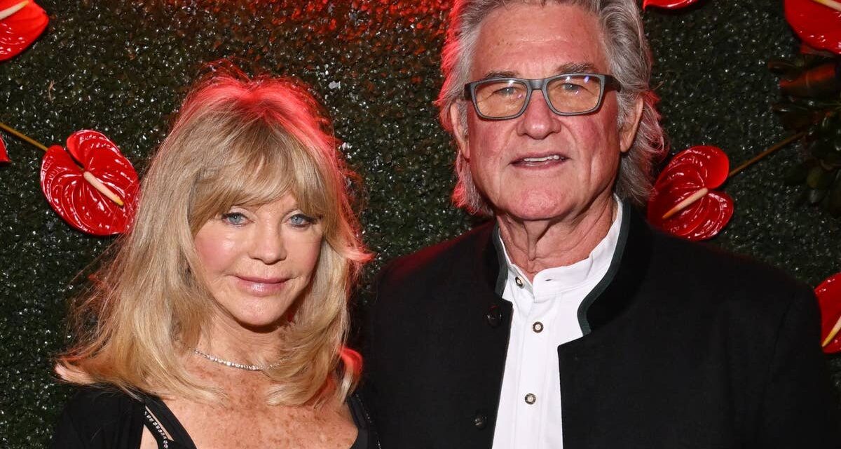 Pourquoi Goldie Hawn doit « travailler plus dur » sur sa relation avec son partenaire de longue date Kurt Russell