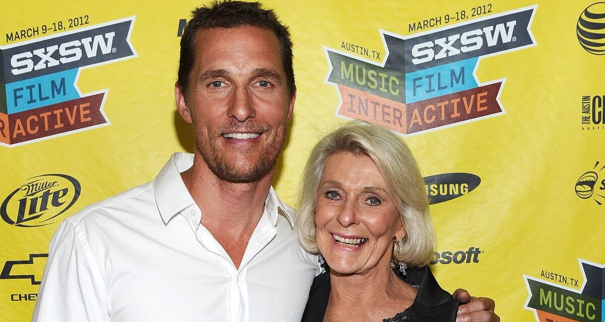 La mère de Matthew McConaughey, 94 ans, choque les fans avec une histoire sauvage de NSFW alors que Sandra Bullock réagit