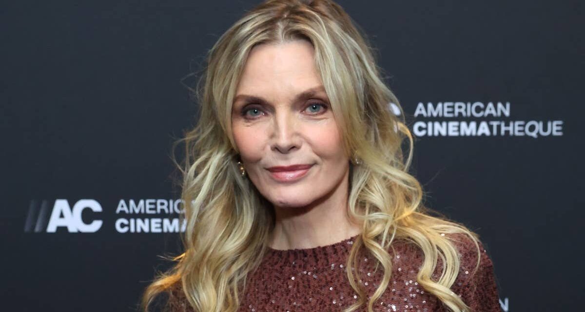 Michelle Pfeiffer enfreint toutes les règles lors d&rsquo;une rare apparition avec son célèbre mari