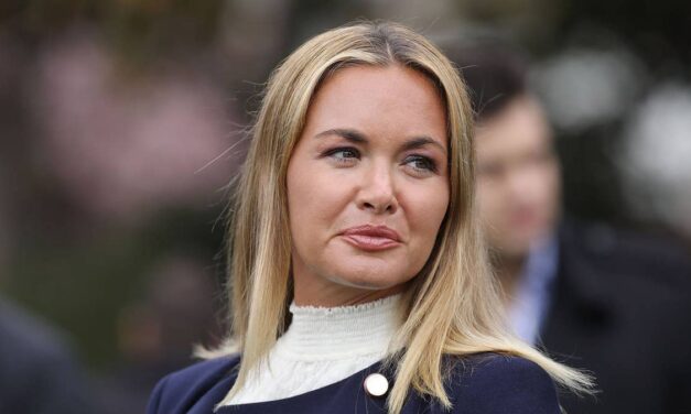 Vanessa Trump refait surface pour l&rsquo;étape majeure de sa fille Kai au milieu des problèmes juridiques de Tiger Woods