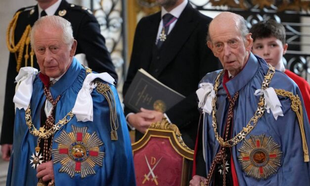 Le duc de Kent, 90 ans, vu en fauteuil roulant alors qu&rsquo;il rejoint le roi Charles pour une cérémonie spéciale