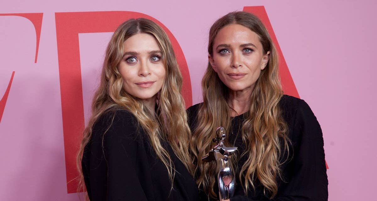 Mary-Kate et Ashley Olsen volent la vedette avec des looks assortis au milieu d&rsquo;une apparence rare